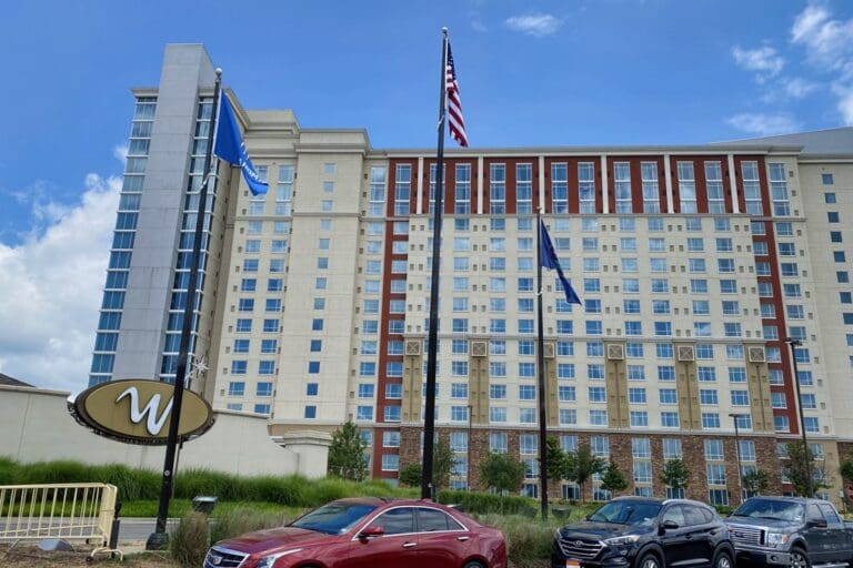hotels close to winstar world casino